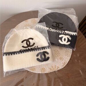 CHANEL Two-Tone CC Logo Knit Beanie in Black & Cream